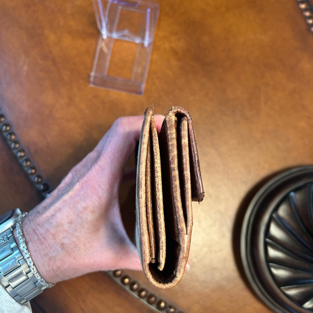 Gucci Distressed Wallet - Picture 8 of 11